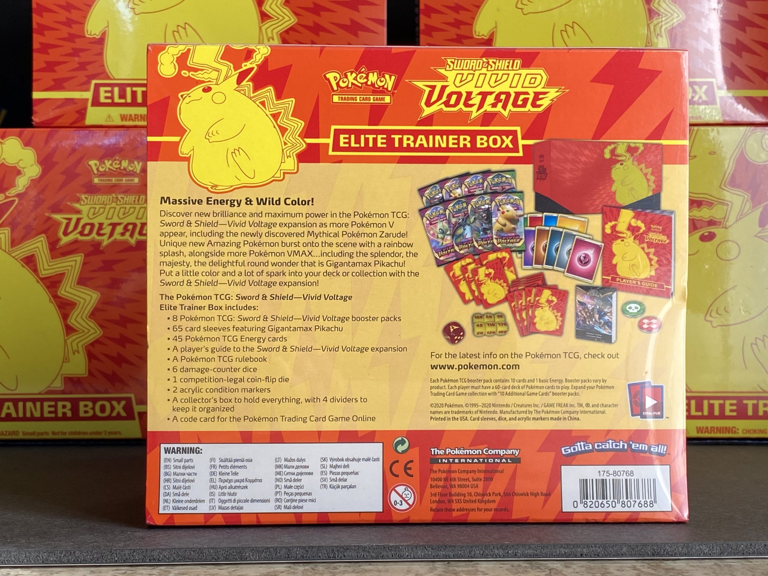 Vivid Voltage Elite Trainer Box Spicy Bears